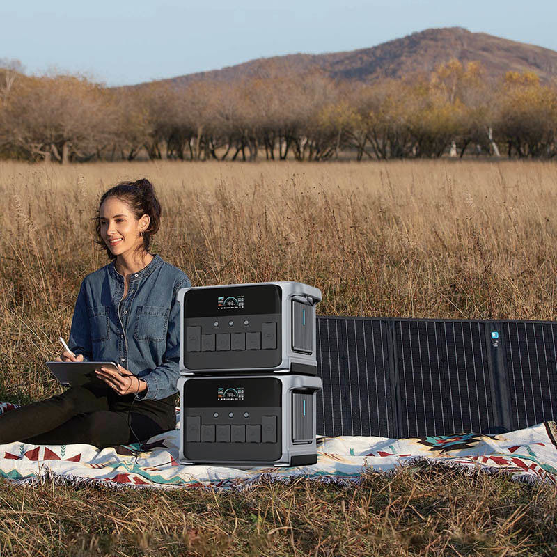 2160Wh Portable Solar Generator For Home With Bidirectional Inverter And Built-In Light